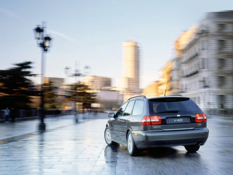 Volvo V40 2002 года  (фото 4 из 7)